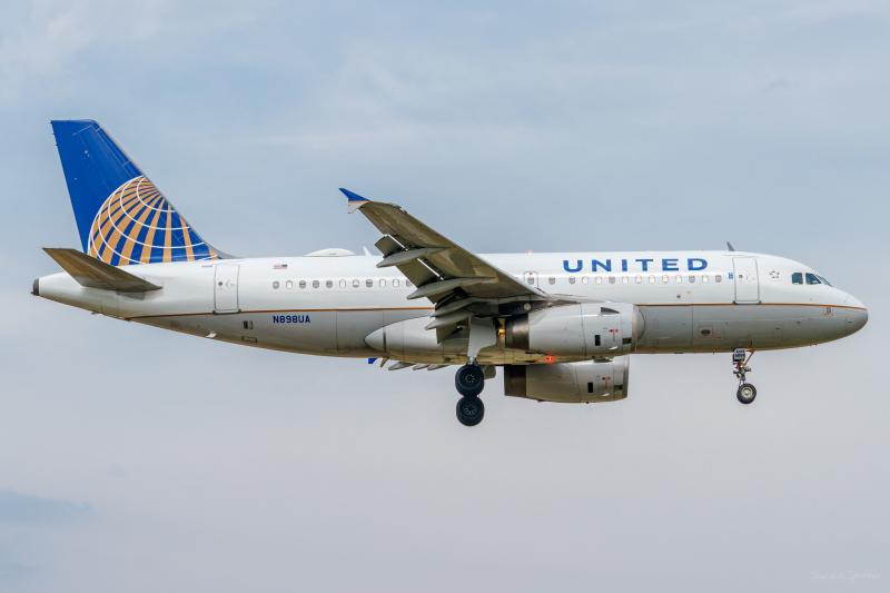 Photo of N898UA - United Airlines Airbus A319 at SDF on AeroXplorer Aviation Database
