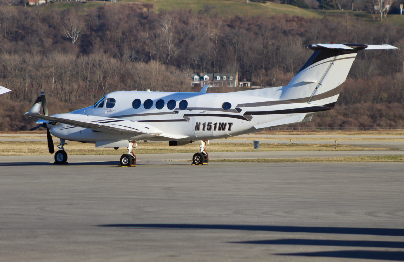 Photo of N151WT - PRIVATE Beechcraft B200 at LUK on AeroXplorer Aviation Database