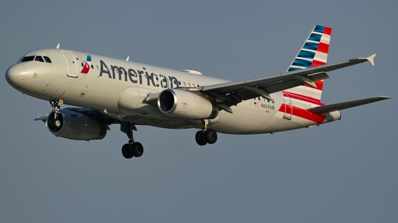 Photo of N669AW - American Airlines Airbus A320 at DFW on AeroXplorer Aviation Database