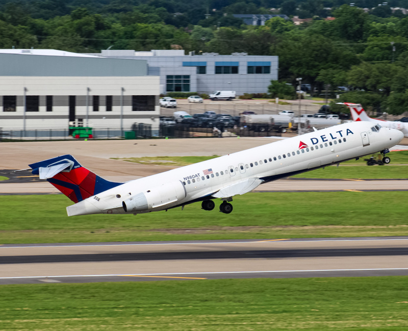 Photo of N980AT - Delta Airlines Boeing 717-200 at DAL on AeroXplorer Aviation Database