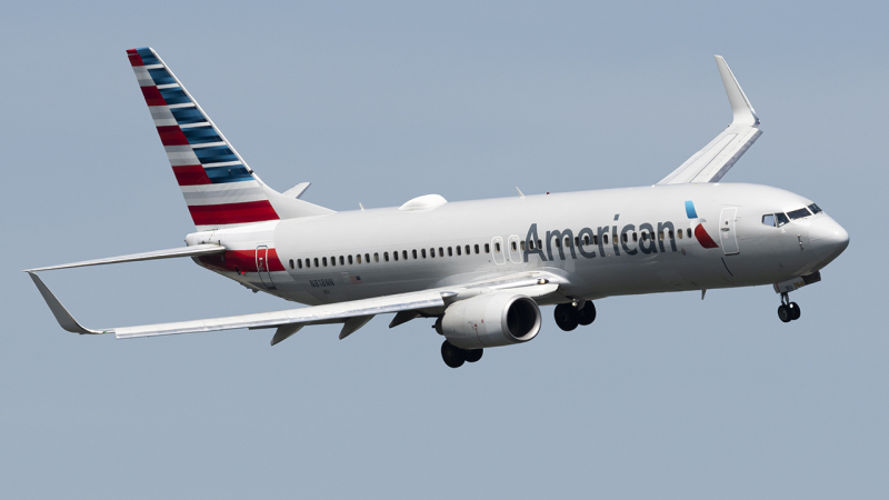 Photo of N818NN - American Airlines Boeing 737-800 at DCA on AeroXplorer Aviation Database