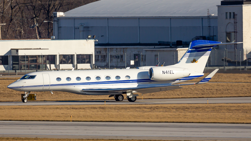 Photo of N41EL - PRIVATE Gulfstream G650 at CMH on AeroXplorer Aviation Database