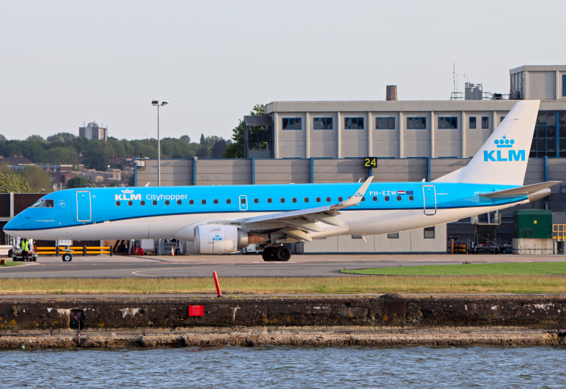 Photo of PH-EZW - KLM CityHopper Embraer E190 at LCY on AeroXplorer Aviation Database
