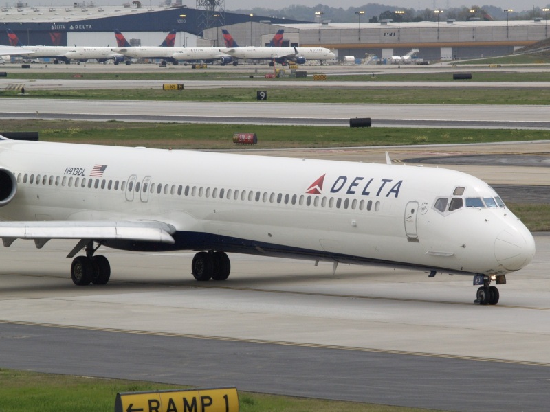 Photo of N913DL - Delta Airlines MD88 at ATL on AeroXplorer Aviation Database