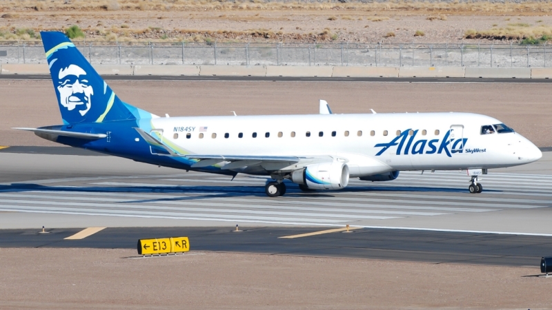 Photo of N184SY - SkyWest Airlines Embraer E175 at PHX on AeroXplorer Aviation Database