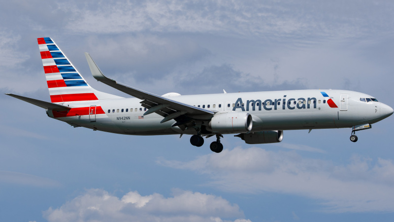 Photo of N942NN - American Airlines Boeing 737-800 at TPA on AeroXplorer Aviation Database