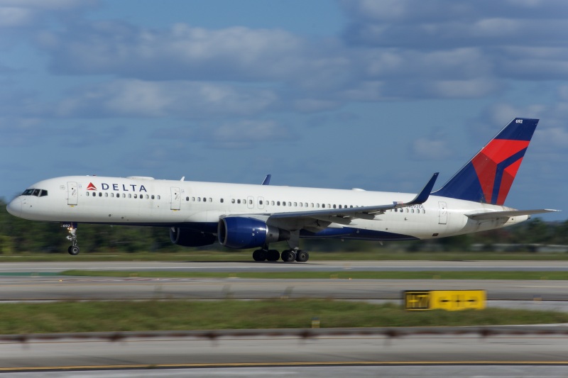 Photo of N692DL - Delta Airlines Boeing 757-200 at MCO on AeroXplorer Aviation Database