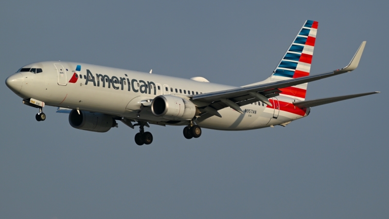 Photo of N957AN - American Airlines Boeing 737-800 at DFW on AeroXplorer Aviation Database