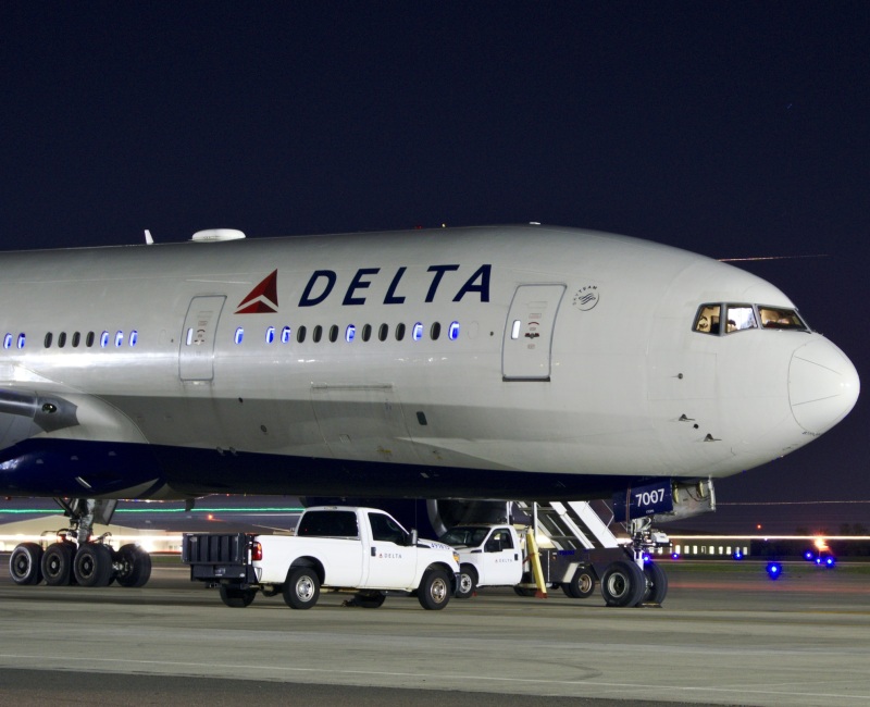 Photo of N866DA - Delta Airlines Boeing 777-200ER at CLT on AeroXplorer Aviation Database
