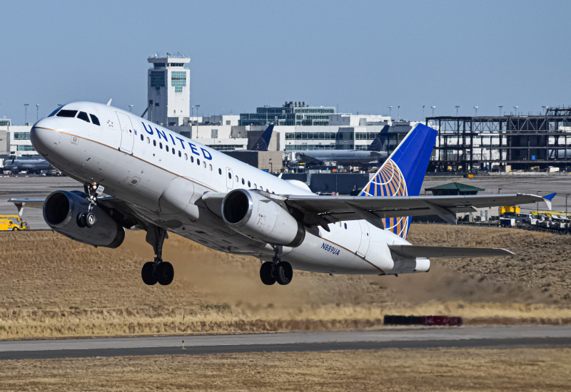 Photo of N889UA - United Airlines Airbus A319 at DEN on AeroXplorer Aviation Database