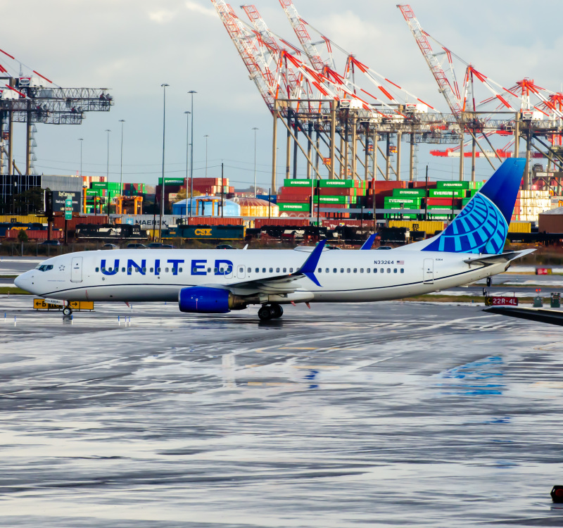 Photo of N33264 - United Airlines Boeing 737-800 at EWR on AeroXplorer Aviation Database