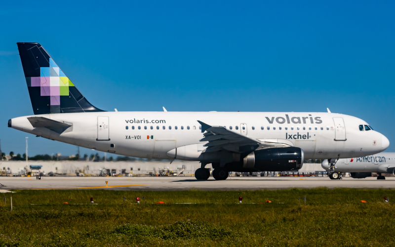 Photo of XA-VOI - Volaris Airbus A319-132 at Mia on AeroXplorer Aviation Database