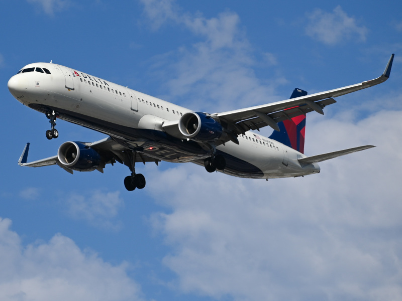 Photo of N392DN - Delta Airlines Airbus A321-200 at SAN on AeroXplorer Aviation Database