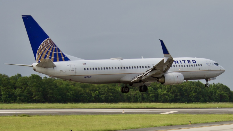 Photo of N12221 - United Airlines Boeing 737-800 at IAH on AeroXplorer Aviation Database