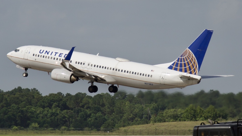 Photo of N37263 - United Airlines Boeing 737-800 at IAH on AeroXplorer Aviation Database