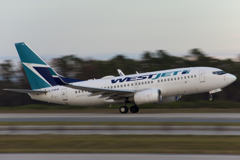 Photo of C-FIBW - WestJet Boeing 737-700 at MCO on AeroXplorer Aviation Database