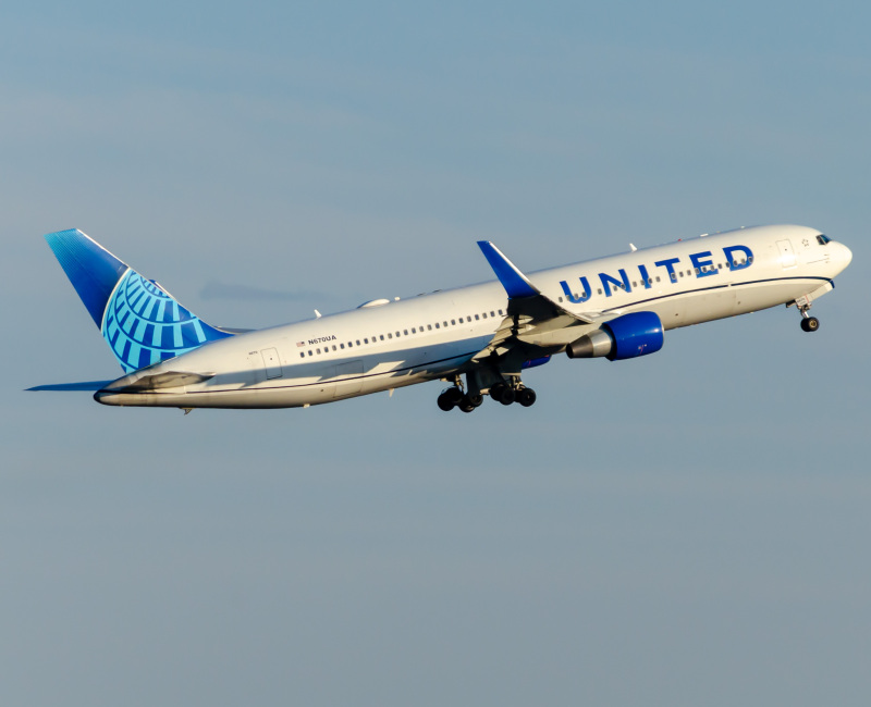 Photo of N670UA - United Airlines Boeing 767-300ER at EWR on AeroXplorer Aviation Database