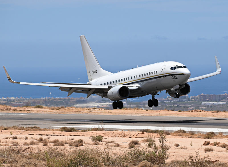 Photo of 165832 - US Navy Boeing C-40A Clipper at CSL on AeroXplorer Aviation Database