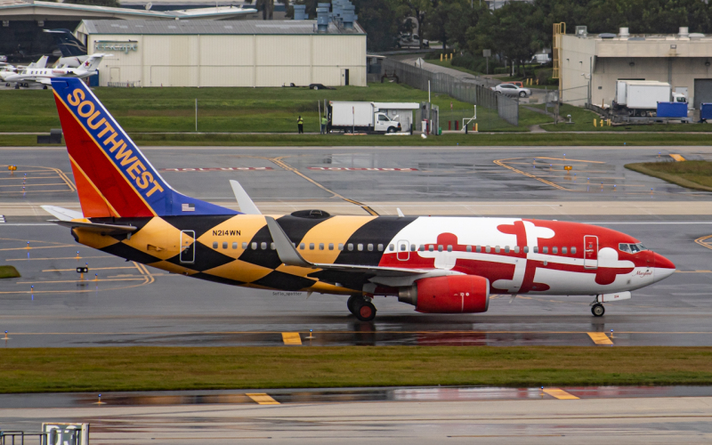 Photo of N214WN - Southwest Airlines Boeing 737-700 at Fll on AeroXplorer Aviation Database