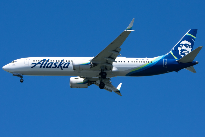 Photo of N975AK - Alaska Airlines Boeing 737 MAX 9 at SFO on AeroXplorer Aviation Database