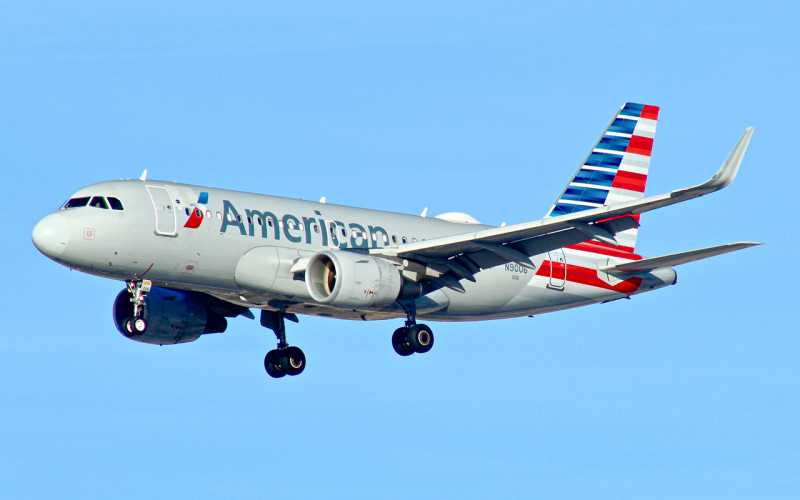 Photo of N9006 - American Airlines Airbus A319 at EGE on AeroXplorer Aviation Database