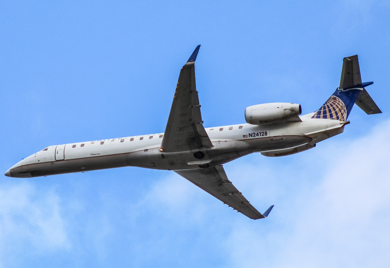 Photo of N24128 - United Express Embraer ERJ145 at MKE on AeroXplorer Aviation Database
