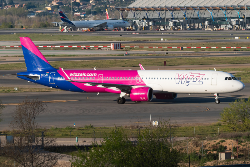 Photo of HA-LVA - Wizz Air Airbus A321NEO at MAD on AeroXplorer Aviation Database