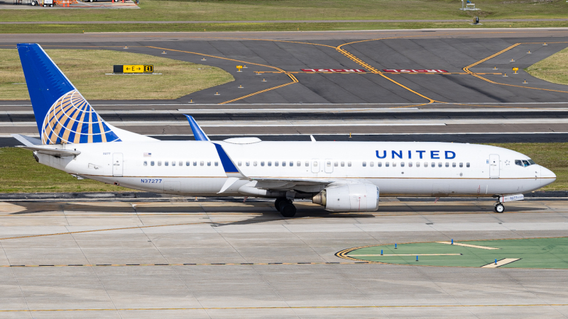 Photo of N37277 - United Airlines Boeing 737-800 at TPA on AeroXplorer Aviation Database