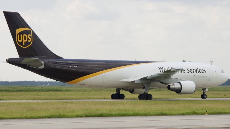 Photo of N137UP - United Parcel Service Airbus A300F-600 at IAH on AeroXplorer Aviation Database