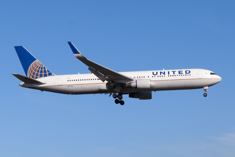 Photo of N673UA - United Airlines Boeing 767-300 at LHR on AeroXplorer Aviation Database