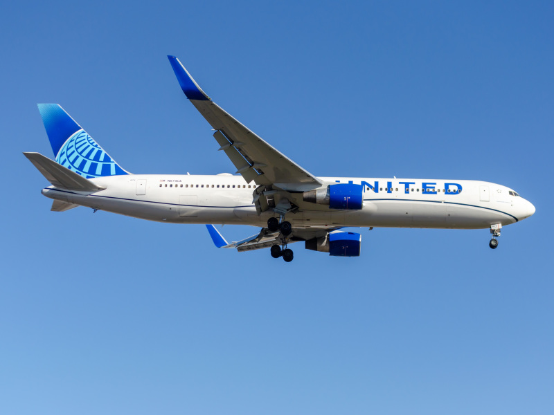 Photo of N674UA - United Airlines Boeing 767-300 at EWR on AeroXplorer Aviation Database