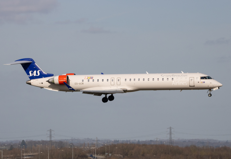 Photo of ES-ACM - Scandinavian Airlines Mitsubishi CRJ-900 at LHR on AeroXplorer Aviation Database