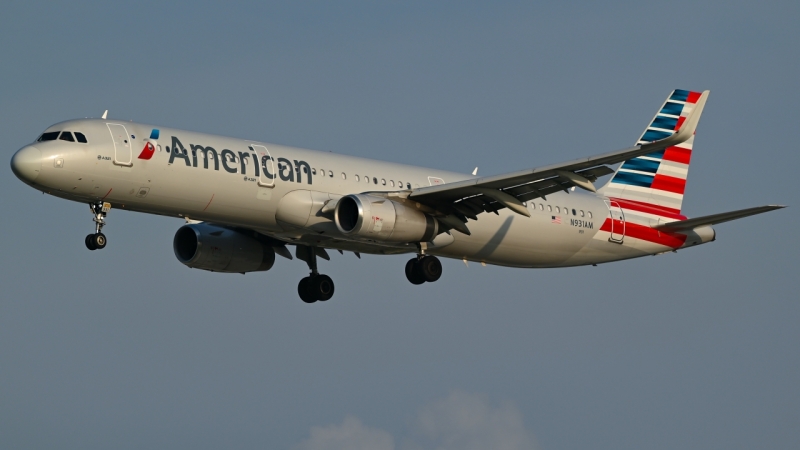 Photo of N931AM - American Airlines Airbus A321-200 at DFW on AeroXplorer Aviation Database