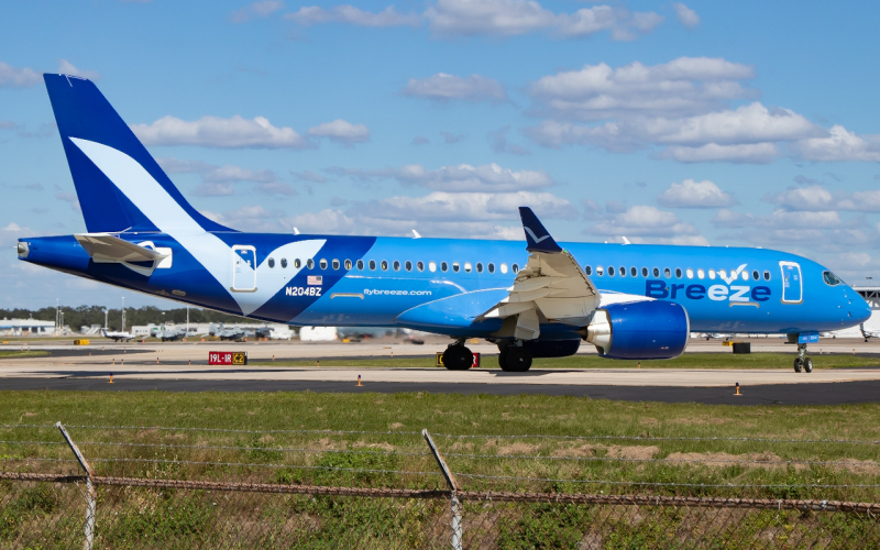 Photo of N204BZ - Breeze Airways Airbus A220-300 at TPA on AeroXplorer Aviation Database