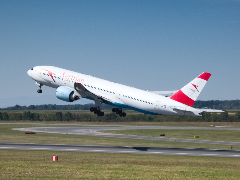 Photo of OE-LPE - Austrian Airlines Boeing 777-200 at VIE on AeroXplorer Aviation Database