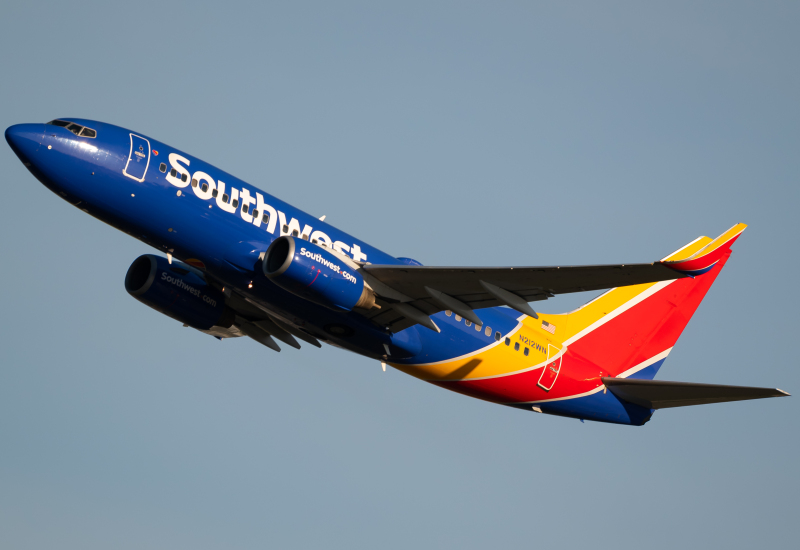 Photo of N212WN - Southwest Airlines Boeing 737-700 at CVG on AeroXplorer Aviation Database