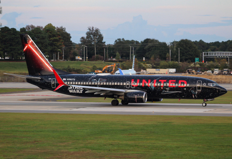 Photo of N36272 - United Airlines Boeing 737-800 at Clt on AeroXplorer Aviation Database