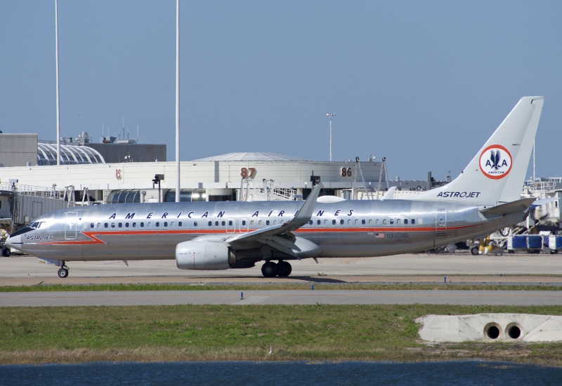 Photo of N905NN - American Airlines Boeing 737-800 at MCO on AeroXplorer Aviation Database