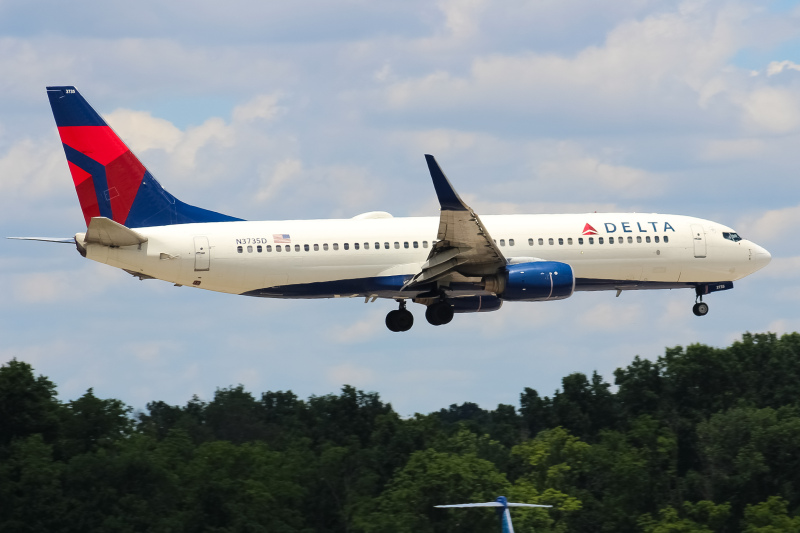 Photo of N3735D - Delta Airlines Boeing 737-800 at CVG on AeroXplorer Aviation Database