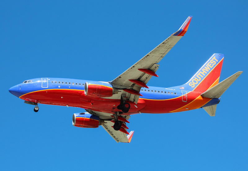 Photo of N440LV - Southwest Airlines Boeing 737-700 at MKE on AeroXplorer Aviation Database