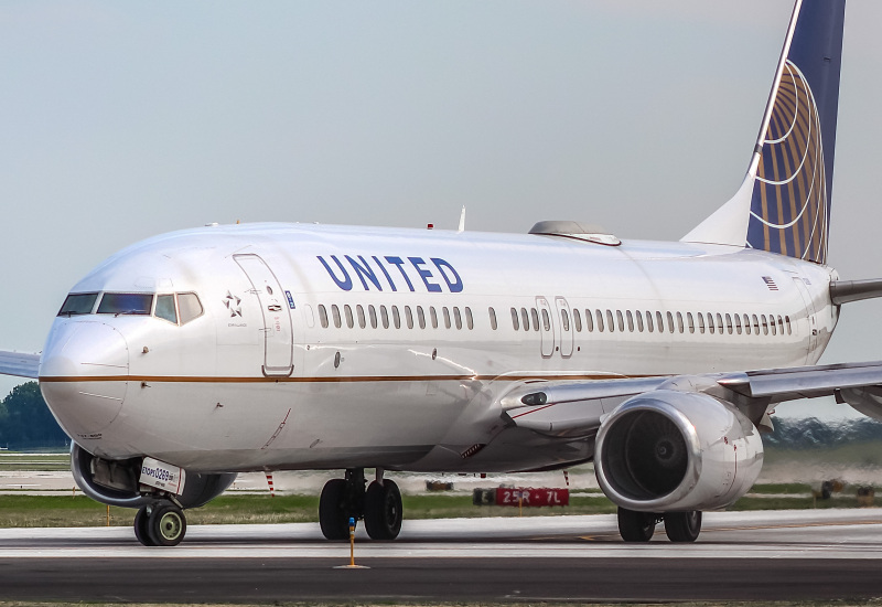 Photo of N76269 - United Airlines Boeing 737-800 at MKE on AeroXplorer Aviation Database