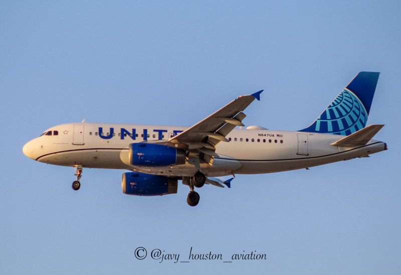 Photo of N847UA - United Airlines  Airbus A319 at IAH on AeroXplorer Aviation Database