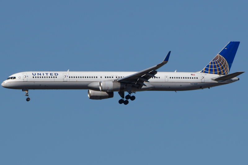Photo of N57857 - United Airlines Boeing 757-300 at IAD on AeroXplorer Aviation Database