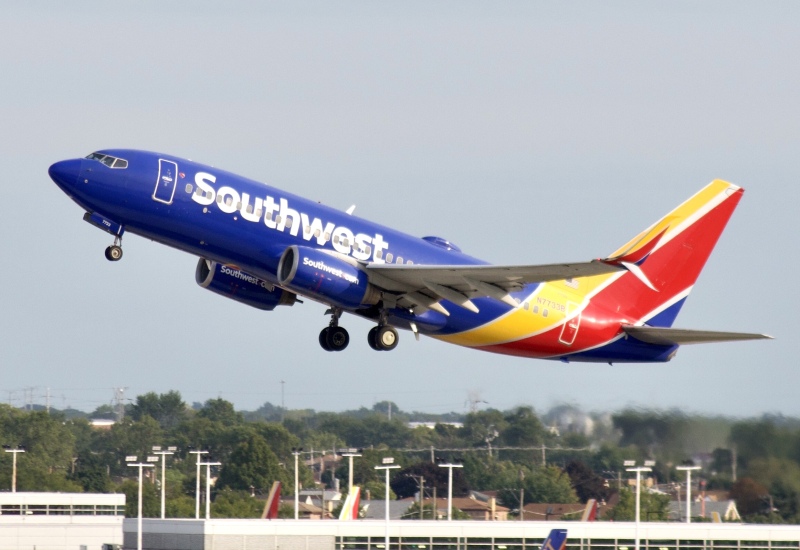 Photo of N7733B - Southwest Airlines Boeing 737-700 at MDW on AeroXplorer Aviation Database