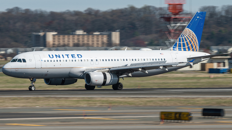 Photo of N459UA - United Airlines Airbus A320 at DCA on AeroXplorer Aviation Database