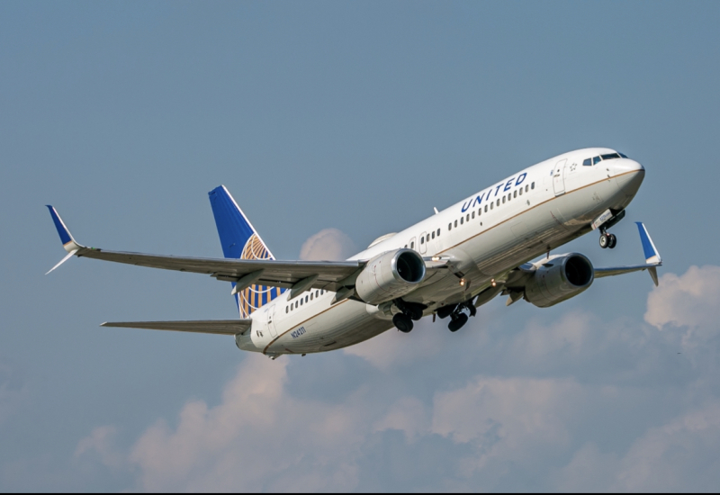 Photo of N24211 - United Airlines Boeing 737-800 at BWI on AeroXplorer Aviation Database