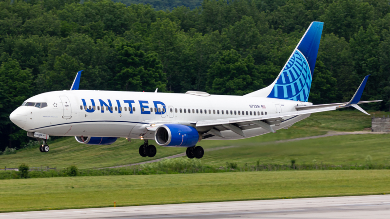 Photo of N73291 - United Airlines Boeing 737-800 at CMH on AeroXplorer Aviation Database