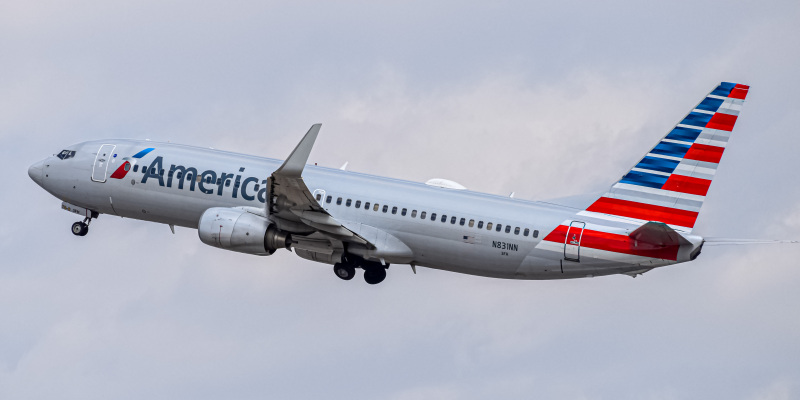 Photo of N831NN - American Airlines Boeing 737-800 at DEN on AeroXplorer Aviation Database