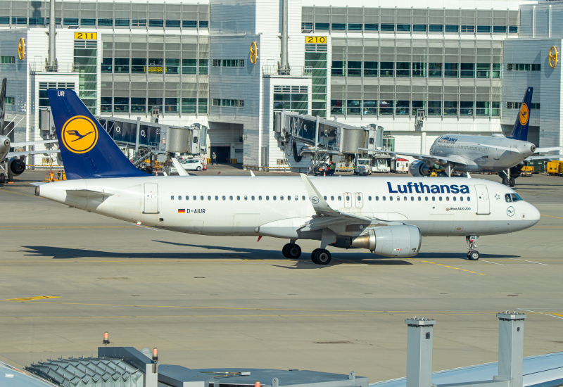Photo of D-AIUR - Lufthansa Airbus A320 at MUC on AeroXplorer Aviation Database