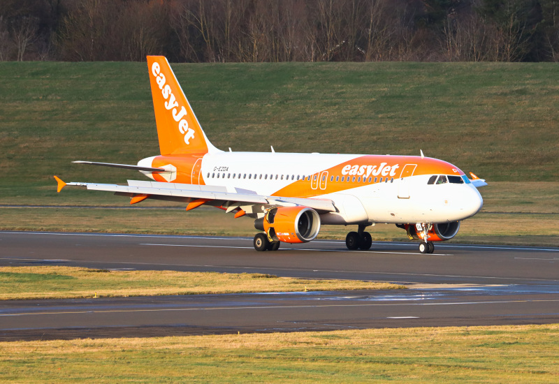 Photo of G-EZDA - EasyJet Airbus A319 at BHX on AeroXplorer Aviation Database